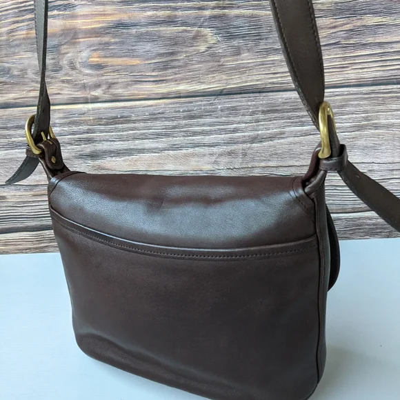 Coach Brown Leather Interior - Picture 5 of 11